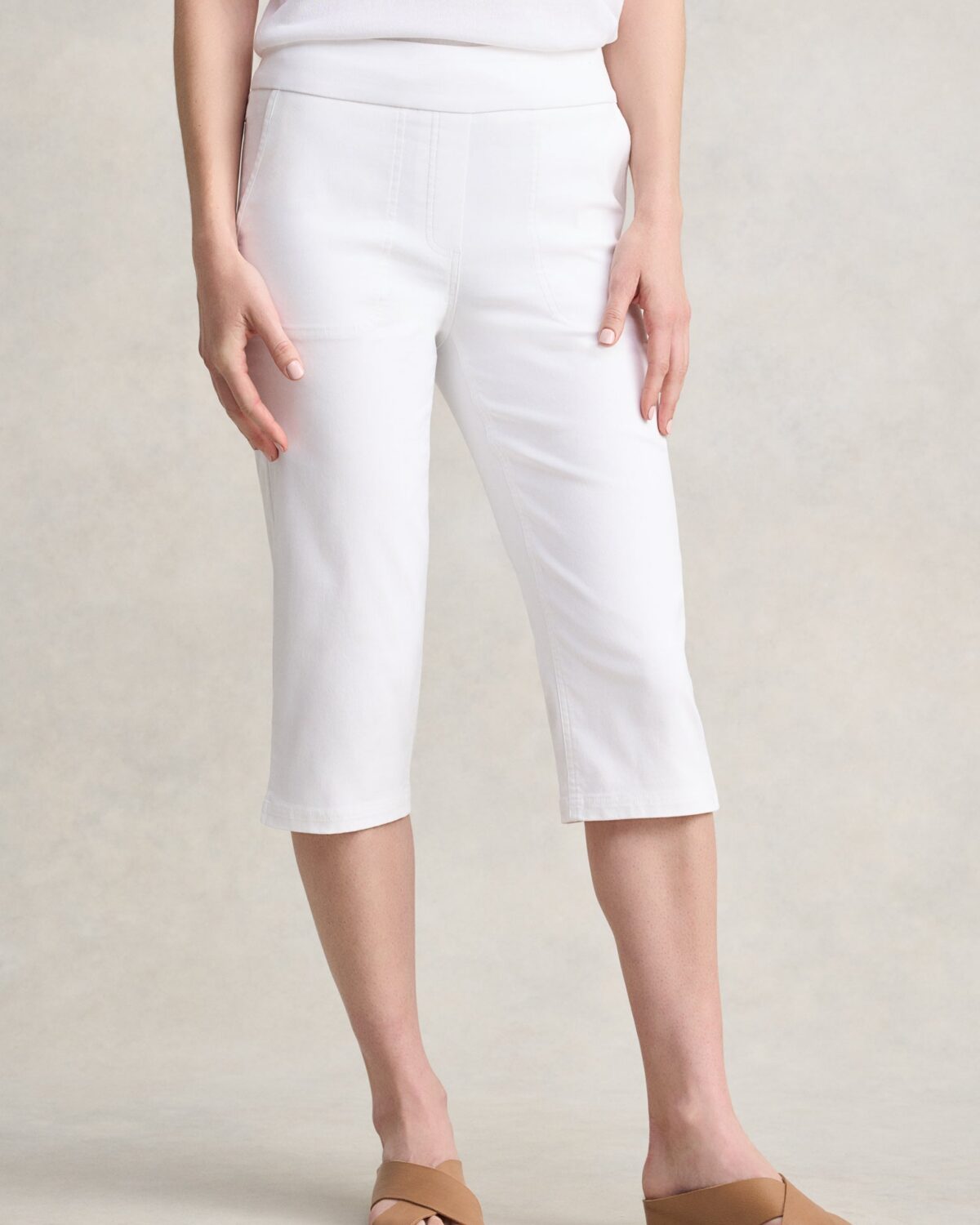 Pull-On Capri Short - Warm White